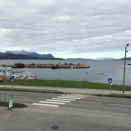 招待所 Pa Taket Sørkjosen